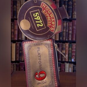 HARRY POTTERY X DANIELLE NICOLE HOGWARTS EXPRESS coin purse